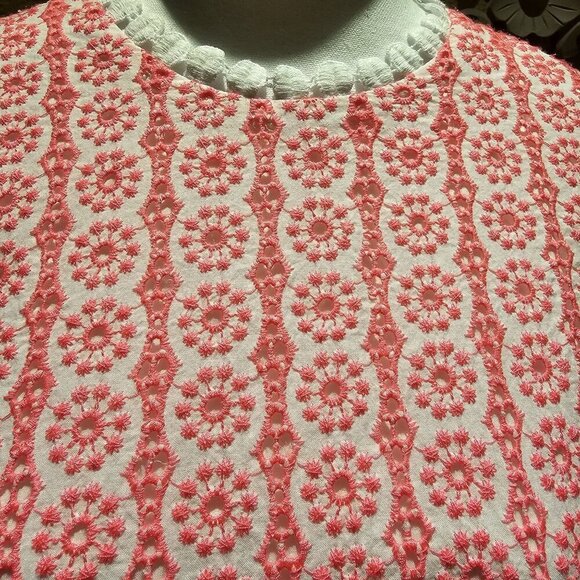 Lilly Pulitzer Size 00 1970's Inspired Jourdana Coral Starburst Eyelet Blouse - Picture 7 of 8